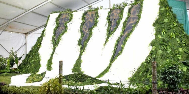 ಶಿವಮೊಗ್ಗ | ಸೇವಂತಿಗೆ ಹೂವಿನಲ್ಲಿ ಅರಳಿದ ಜೋಗ, ಸೆಲ್ಫಿ ಪಾಯಿಂಟ್ ಆದ ‘ಐ ಲವ್ ಶಿವಮೊಗ್ಗ’  | ಇಲ್ಲಿವೆ ಒಂದಿಷ್ಟು ಫೋಟೋಗಳು