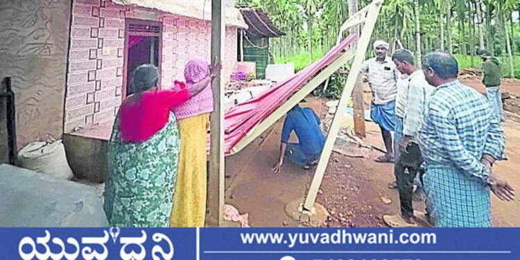ಭಾರೀ ಮಳೆ ಗಾಳಿ, ಚಾವಣಿ ಕುಸಿದು ವ್ಯಕ್ತಿ ಸಾವು!
