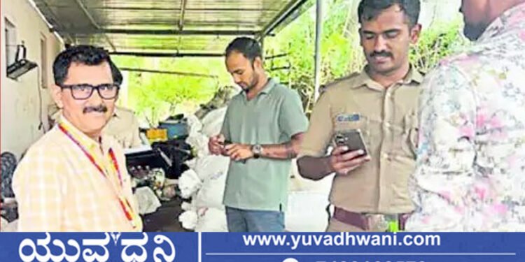 ಅಕ್ರಮವಾಗಿ ಸಂಗ್ರಹಿಸಿಟ್ಟಿದ್ದ ಅನ್ನಭಾಗ್ಯ ಅಕ್ಕಿ, ಅಧಿಕಾರಿಗಳ ದಾಳಿ!