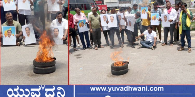 ಶಿವಮೊಗ್ಗ, ಶಿವಪ್ಪನಾಯಕ ವೃತ್ತದಲ್ಲಿ ಟೈರ್ ಗೆ ಬೆಂಕಿಹಚ್ಚಿ ಆಕ್ರೋಶ