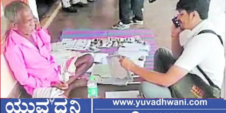 ತಾಲ್ಲೂಕು ಕಚೇರಿಯಲ್ಲಿ ರೈತನ ಏಕಾಂಗಿ ಧರಣಿ