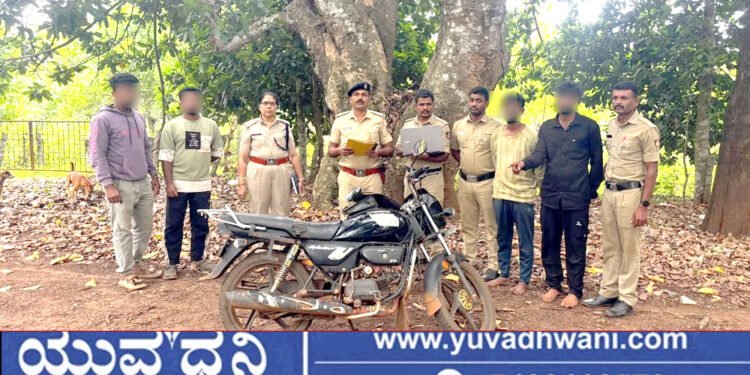 ಬೈಕ್ನಲ್ಲಿ ಗಾಂಜಾ ಸಾಗಿಸುತ್ತಿದ್ದ ಇಬ್ಬರು ಆರೋಪಿಗಳ ಬಂಧನ