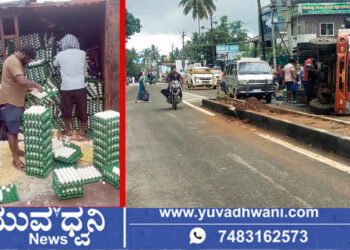 ಮೊಟ್ಟೆ ಸಾಗಿಸುತ್ತಿದ್ದ ಲಾರಿ ಪಲ್ಟಿ!, ರಸ್ತೆಯಲ್ಲಿ ಮೊಟ್ಟೆ ಚೆಲ್ಲಾಪಿಲ್ಲಿ