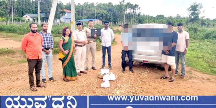 ಕಾರಿನಲ್ಲಿ ಗಾಂಜಾ ಸಾಗಿಸುತ್ತಿದ್ದ ಇಬ್ಬರ ಬಂಧನ