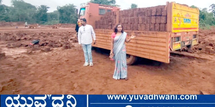 ಸಾಗರ ತಹಶೀಲ್ದಾರ್‌ ಕಾರ್ಯಾಚರಣೆ, ಜಂಬಿಟ್ಟಿಗೆ ತುಂಬಿದ್ದ ಲಾರಿ ಸೀಜ್‌