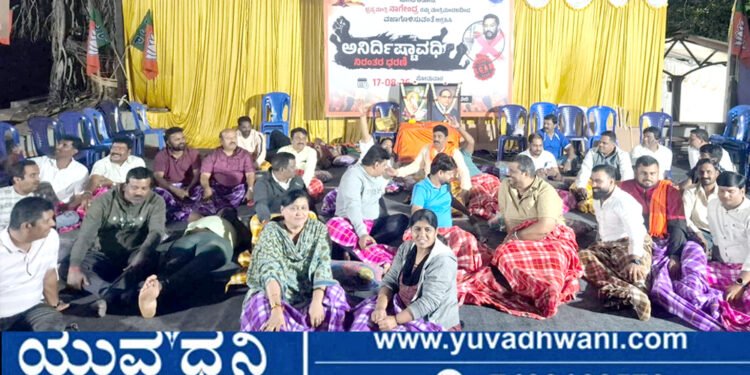 ಶಿವಮೊಗ್ಗ, ಡಿಸಿ ಕಚೇರಿ ಆವರಣದಲ್ಲಿ ರಾತ್ರಿಯೂ ಮುಂದುವರೆದ ಪ್ರತಿಭಟನೆ