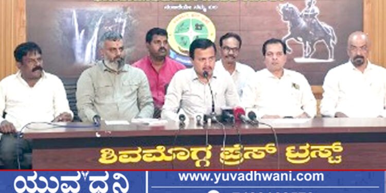 ಗೋಪಿ ವೃತ್ತದಲ್ಲಿ ಮಧ್ಯರಾತ್ರಿ12 ಗಂಟೆಯವರೆಗೆ ಸ್ವಾತಂತ್ರ್ಯ ಗೀತಗಾಯನ