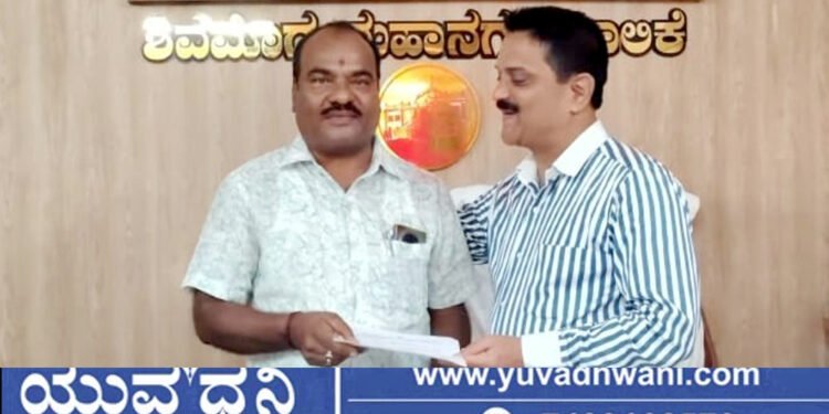 ರೆವೆನ್ಯೂ ಇನ್‌ಸ್ಪೆಕ್ಟರ್ ಆಗಿ ಗೋವಿಂದಣ್ಣಗೆ ಬಡ್ತಿ, ಪಾಲಿಕೆ ಆಯುಕ್ತರಿಂದ ಅಭಿನಂದನೆ
